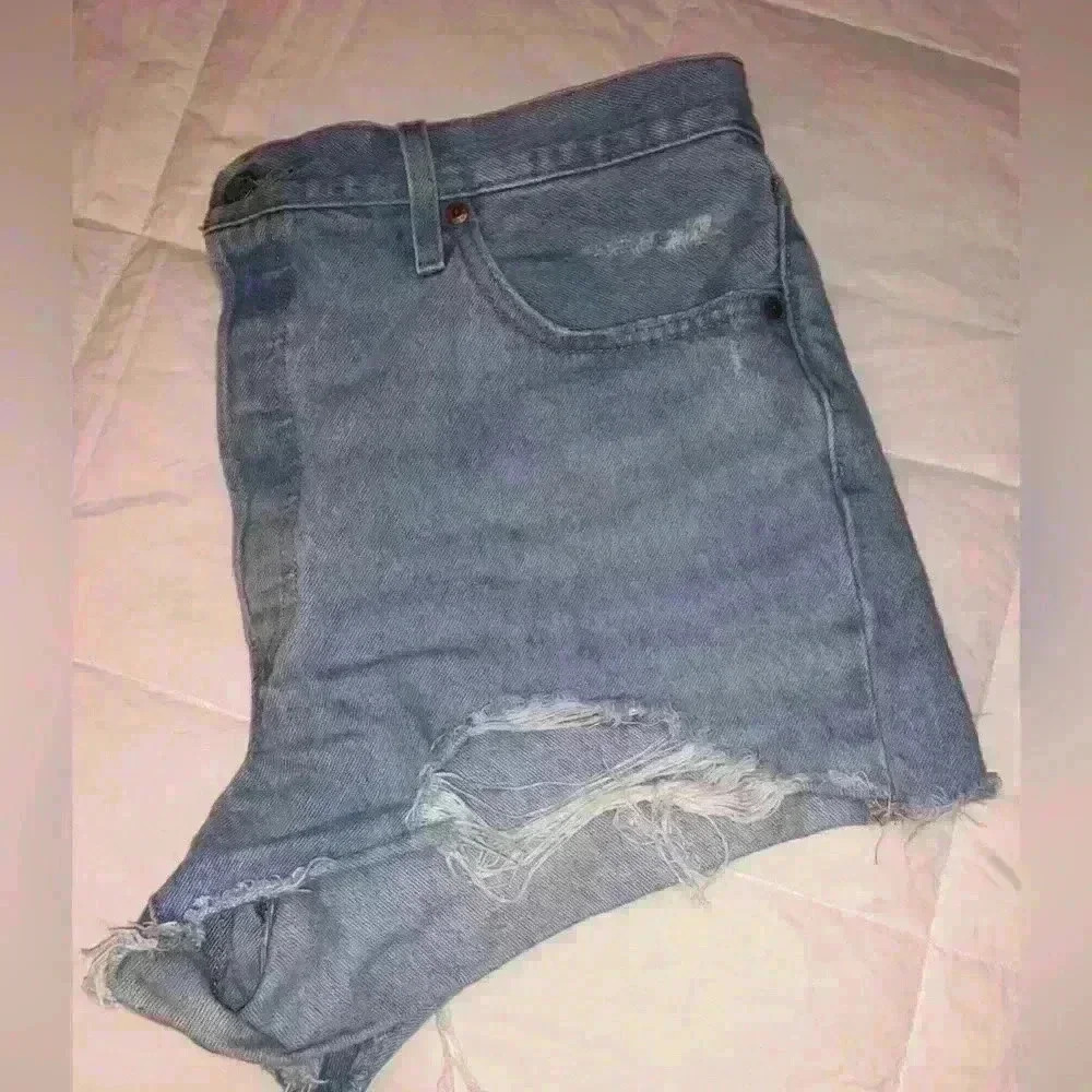 Levi’s denim shorts 501  size W34 - Picture 3 of 7